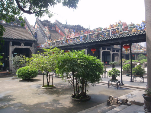 Roof lined objects representing many facets of Chinese Lore and Royal Emblems.